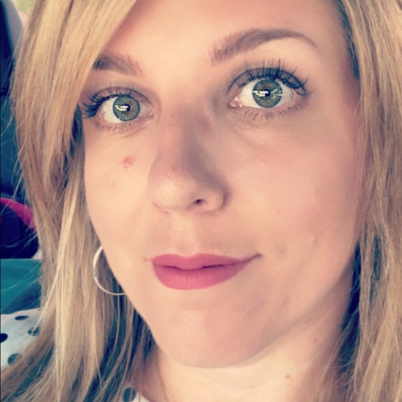 Meet your Posher, Jennifer - Picture 3 of 5